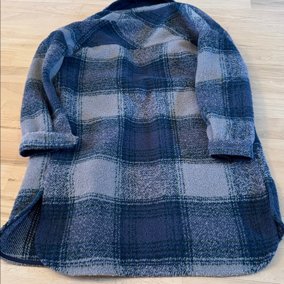 Evereve | Raye Plaid Shacket Jacket in Blue Plaid Size S - Picture 7 of 7